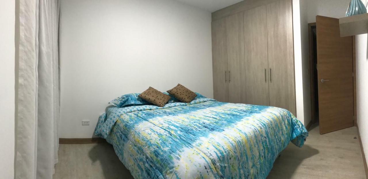 1410 Habitacion En Lujoso Departamento - Atelier Quito Exterior photo